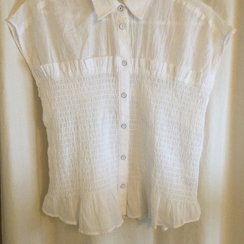 Anthropologie White Smocked Front Top in Size M